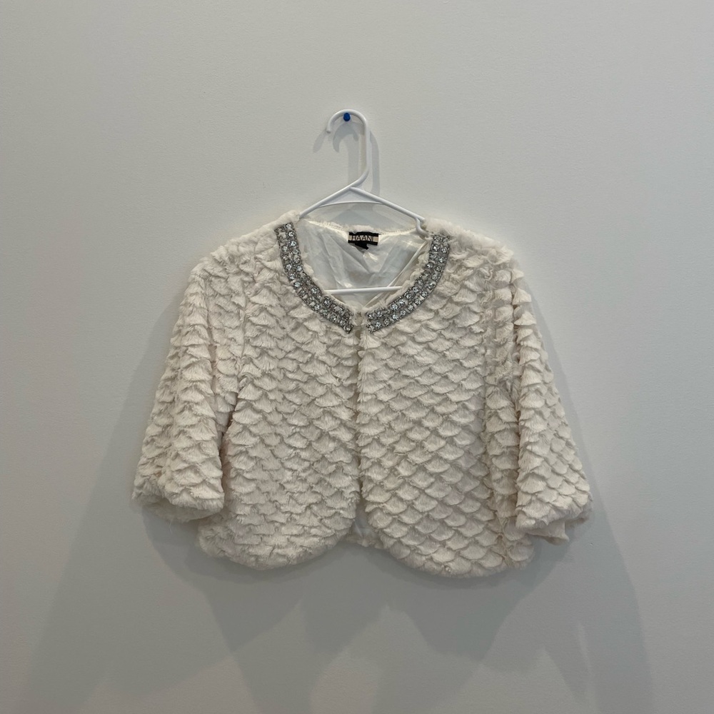 Haani Faux Fur White Rhinestone Cropped Cape Jacket Size Small Wedding Holidays